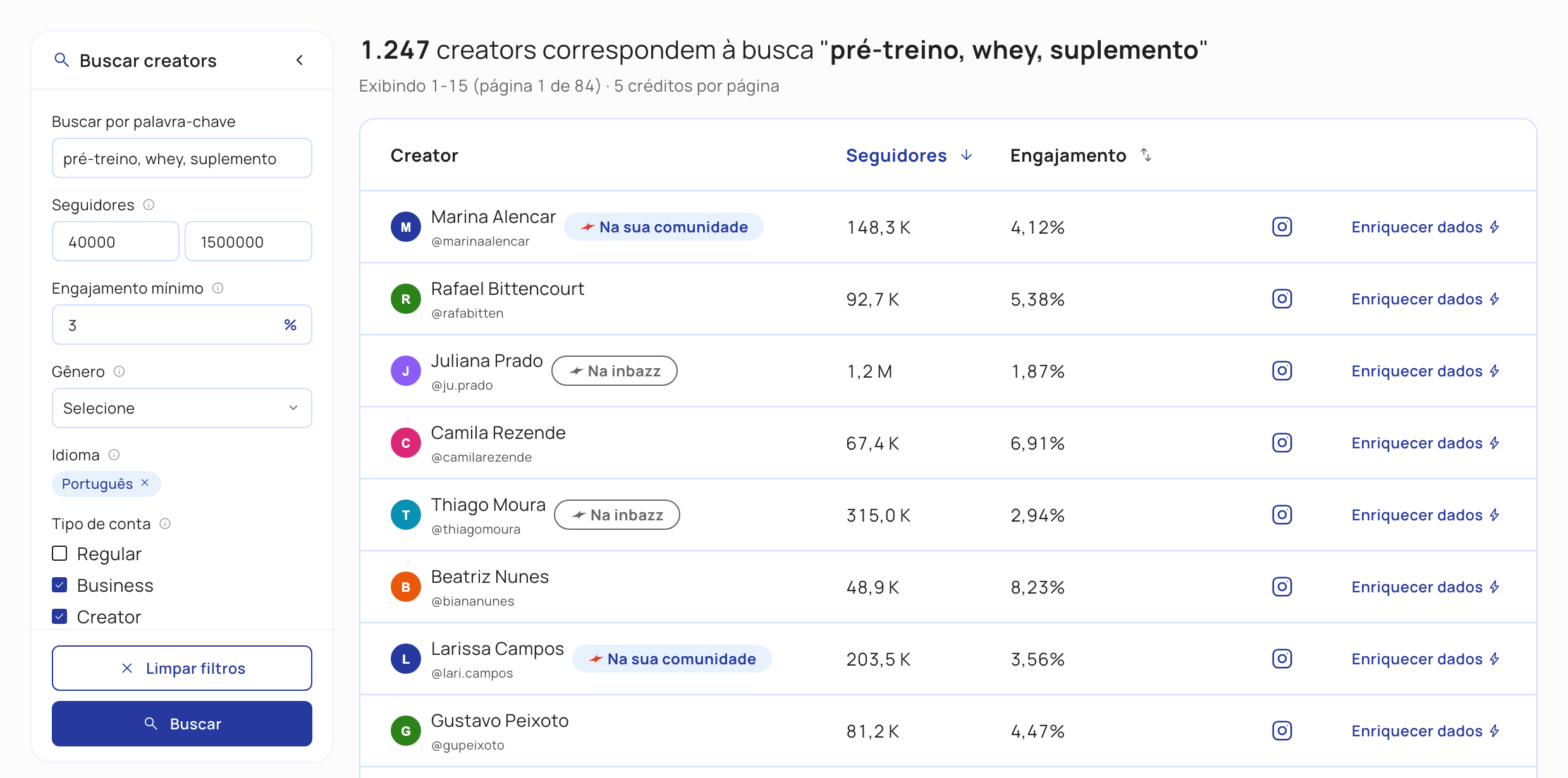 Busca de creators na Inbazz: painel de filtros com nicho, localização, faixa de seguidores e engajamento, ao lado da lista de resultados. Cada creator mostra seguidores, taxa de engajamento e se já está na sua comunidade.